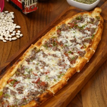 Kıymalı Kaşarlı Pide