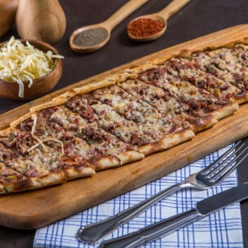 Kuşbaşılı Kaşarlı Pide